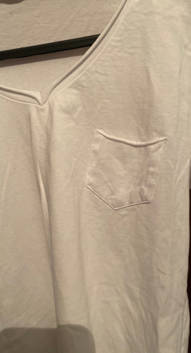 Beyaz V Yaka tişört - Görsel 2