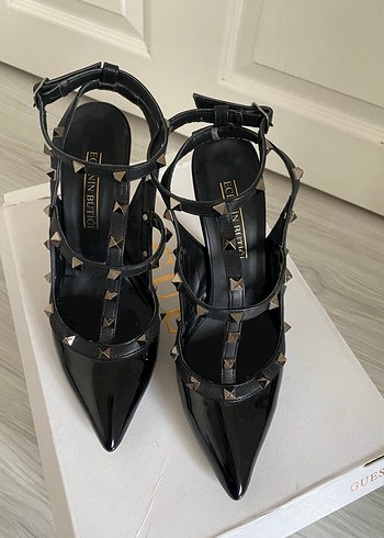 Sivri Burunlu Kemerli Siyah Stiletto - Görsel 3