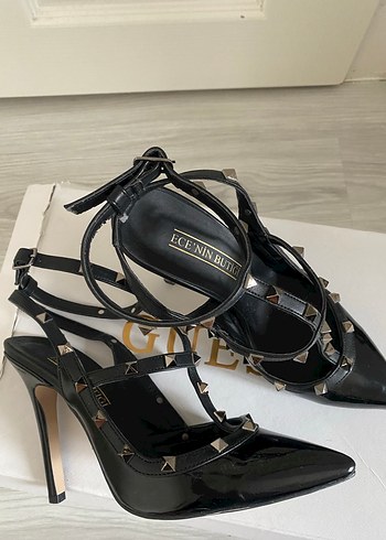 Sivri Burunlu Kemerli Siyah Stiletto - Görsel 4