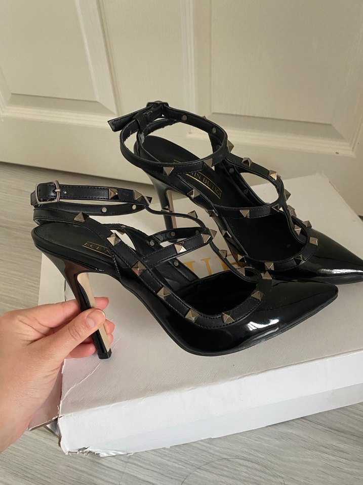 Sivri Burunlu Kemerli Siyah Stiletto - Görsel 2