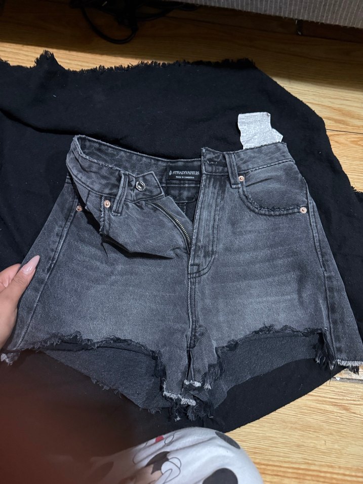 Grunge Tarzı Gri Mini Denim Şort - Görsel 2