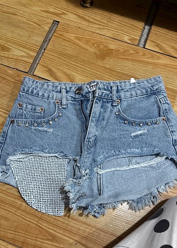 Payet Detaylı Mavi Mini Kot Şort