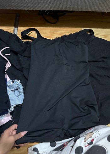 Trendyol & Milla Siyah V Yaka Sıfır Kol Hemşirelik Body