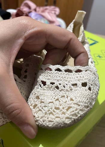 Kız Çocuk Beyaz Dantel Örgü Babet - Görsel 4