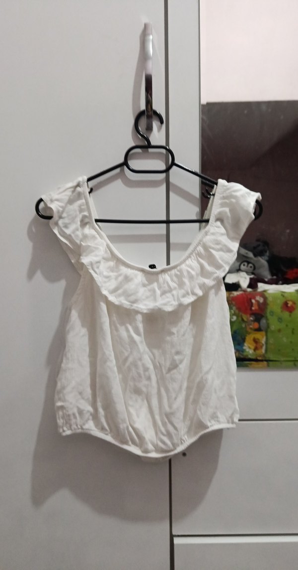 Düğmeli Beyaz Kolsuz Mini Bluz - Görsel 2