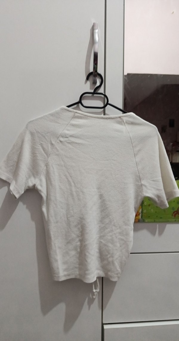 Beyaz V Yakalı Kısa Kollu  Bluz - Görsel 3