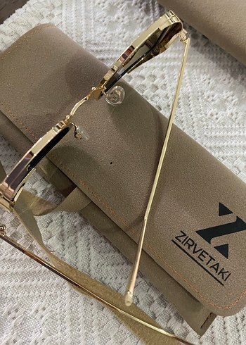 Altın Çerçeveli Gri Kadın Güneş Gözlüğü - Görsel 4