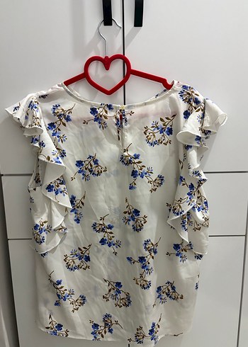LC Waikiki V Yaka Fırfırlı Pamuklu Desenli Bluz