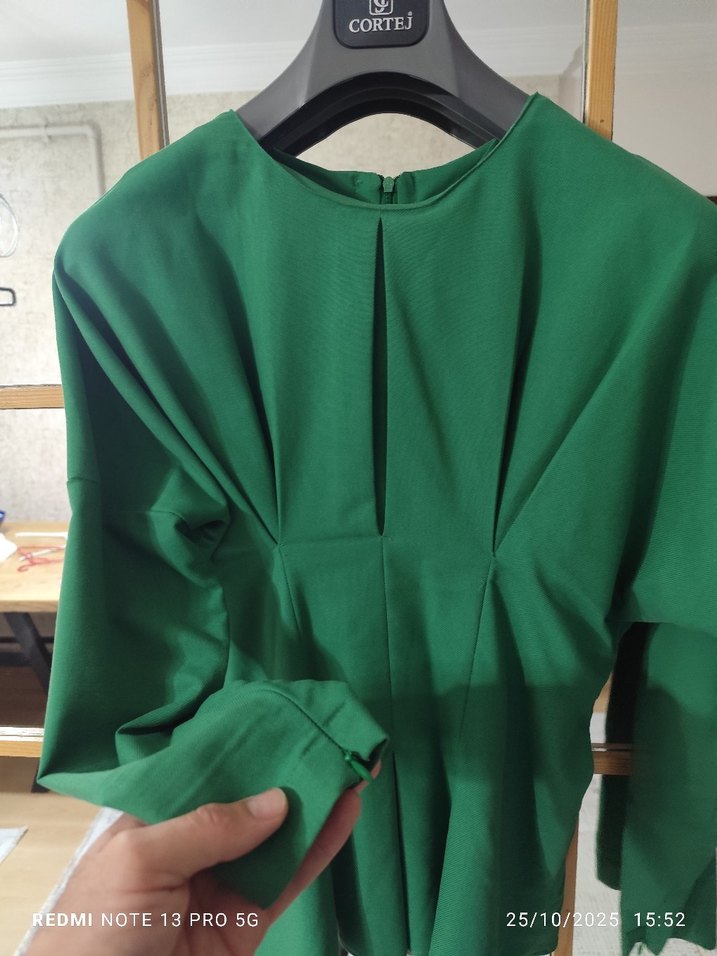 Uzun Kollu Yeşil Kadın Elbise - Görsel 4