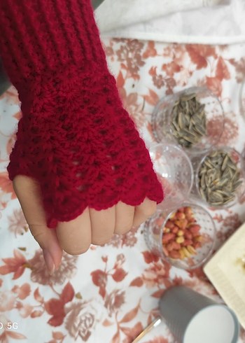 Kırmızı Örgü Kadın Eldiveni - Görsel 4