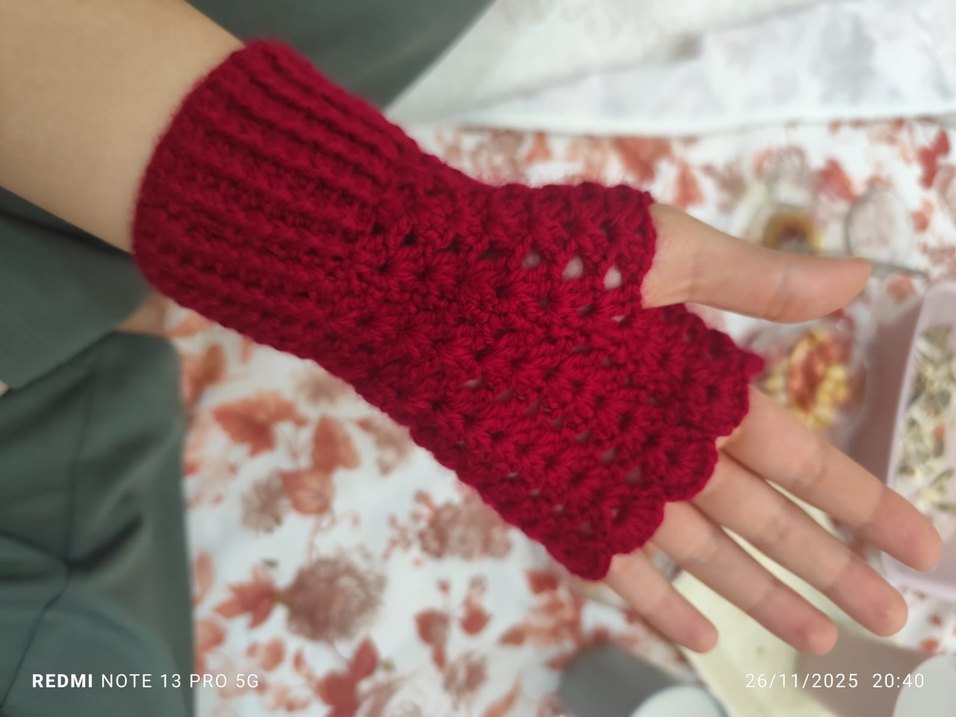 Kırmızı Örgü Kadın Eldiveni - Görsel 3