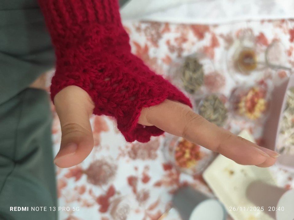 Kırmızı Örgü Kadın Eldiveni - Görsel 5