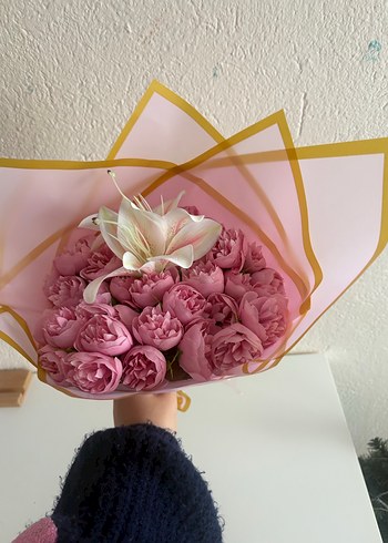 Beden Dantel Detaylı Pembe Çiçekli Broş