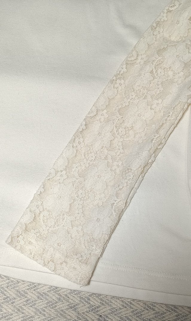 Dantel Kollu Krem Yüksek Yakalı Bluz - Görsel 4