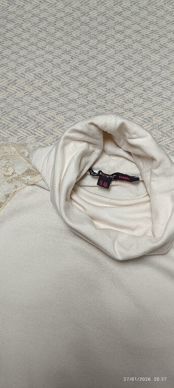 Dantel Kollu Krem Yüksek Yakalı Bluz - Görsel 2