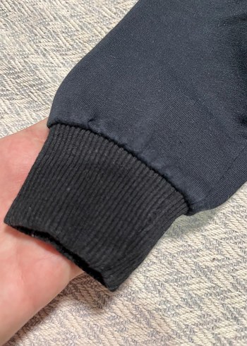 Kahverengi Kapüşonlu Erkek Çocuk Mont Sıcak Tutuyor - Görsel 4