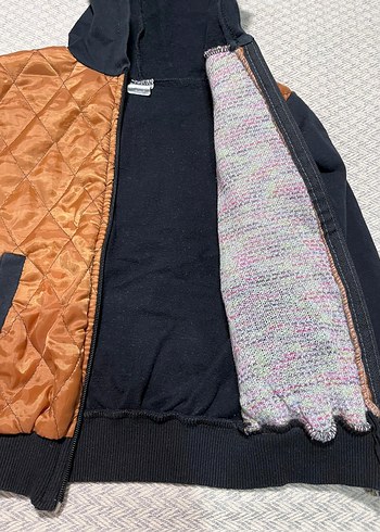 Kahverengi Kapüşonlu Erkek Çocuk Mont Sıcak Tutuyor - Görsel 6