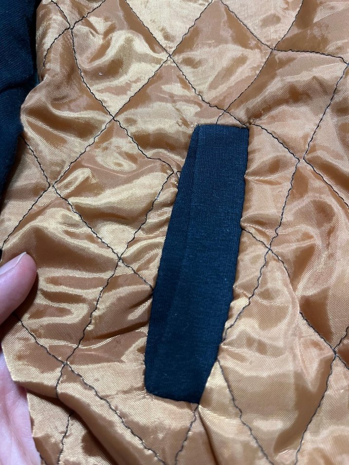 Kahverengi Kapüşonlu Erkek Çocuk Mont Sıcak Tutuyor - Görsel 3