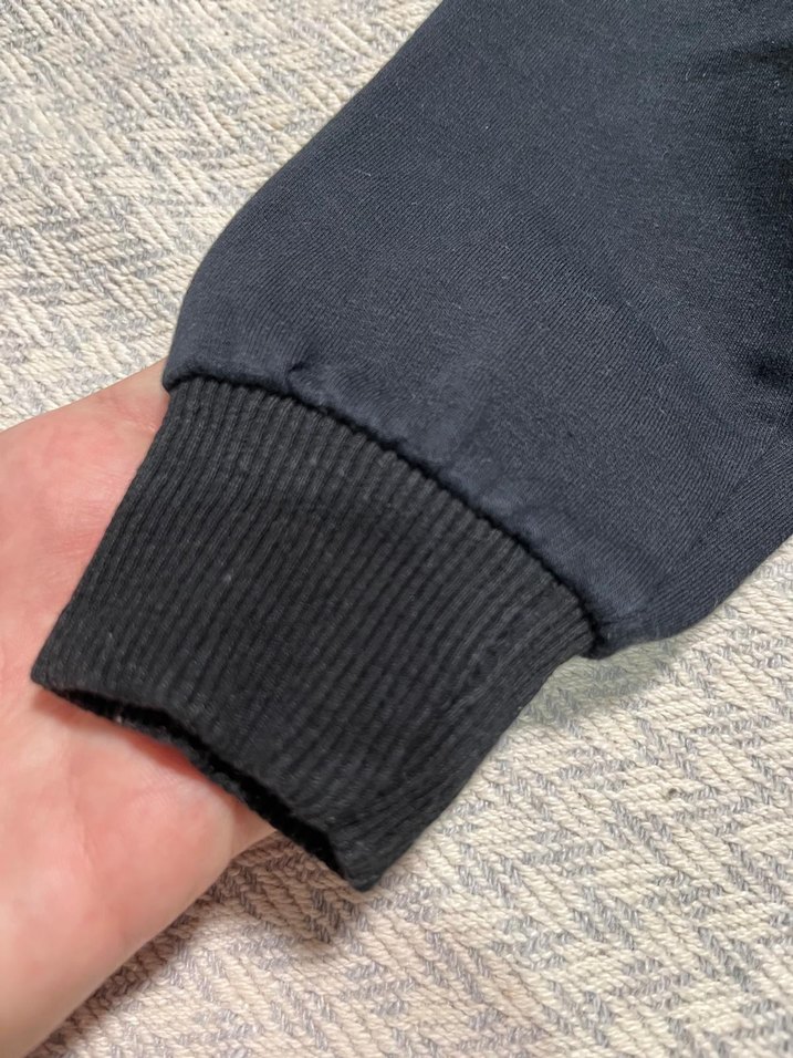 Kahverengi Kapüşonlu Erkek Çocuk Mont Sıcak Tutuyor - Görsel 4