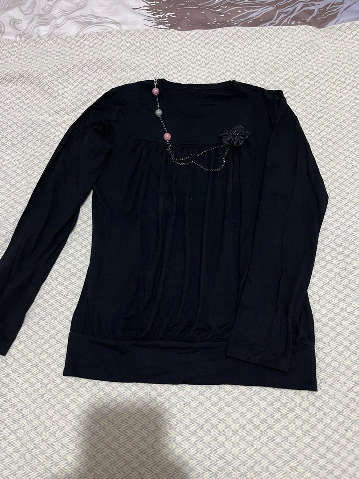 Zincir Detaylı Siyah Uzun Kollu Bluz - Görsel 3