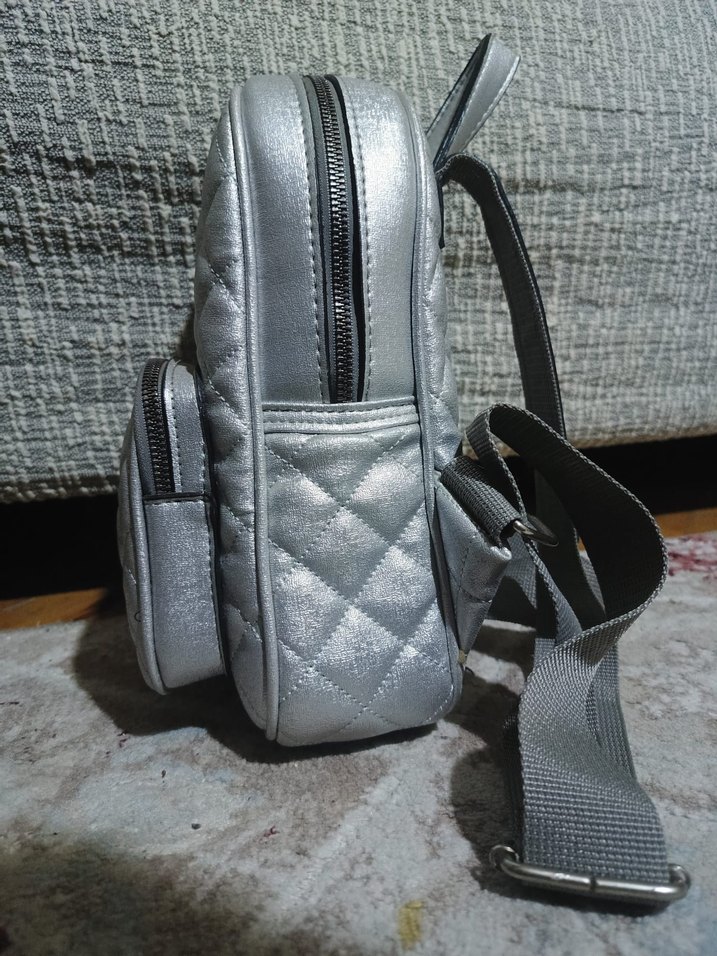 Gri Kadın Kapitone Sırt Çantası - GUESS - Görsel 3