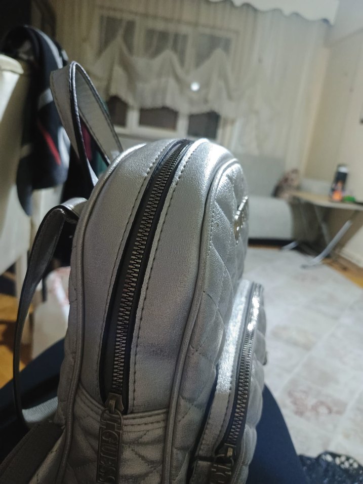 Gri Kadın Kapitone Sırt Çantası - GUESS - Görsel 4