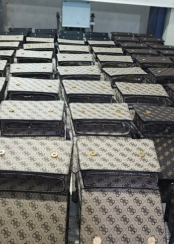  Beden siyah Renk Siyah Zincir Detaylı GUESS Kadın Çanta