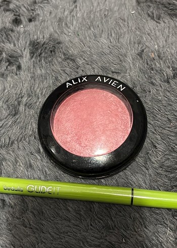 Diğer Alix Avien Pembe Parlak Allık ve eyeliner