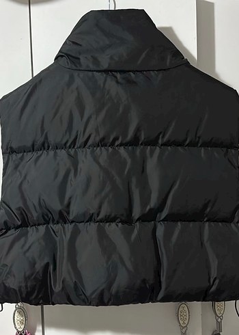 Bershka Siyah Kısa Kadın Şişme Yelek