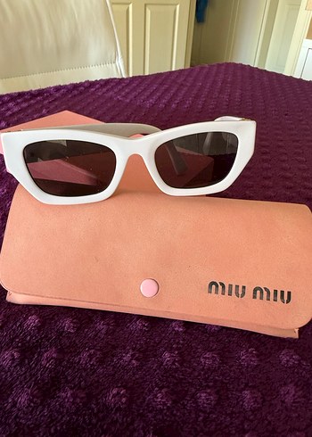 MiuMiu Beyaz Retro Kadın Güneş Gözlüğü