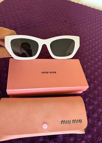  Beden MiuMiu Beyaz Retro Kadın Güneş Gözlüğü