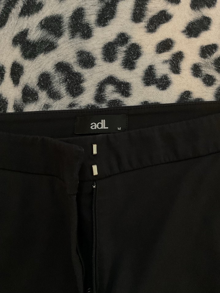 adL-Düğmeli Siyah Kumaş Kadın Pantolon - Görsel 3