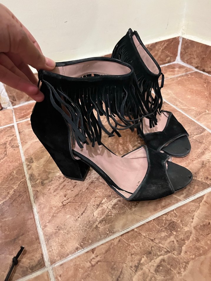 Püsküllü Siyah Süet Yüksek Topuklu Kadın Ayakkabı - Görsel 2