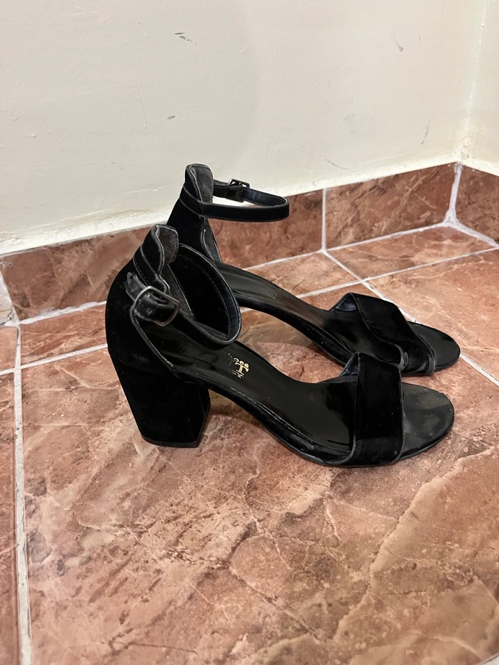 Klasik Siyah Topuklu Kadın Ayakkabı - Görsel 2