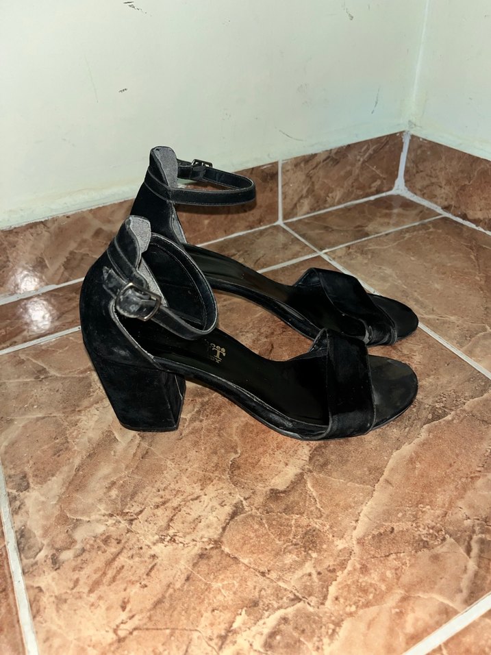 Klasik Siyah Topuklu Kadın Ayakkabı - Görsel 3