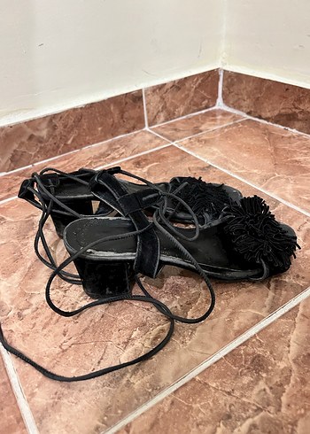 Siyah Süet Püsküllü Bohem Topuklu Ayakkabı - Görsel 2