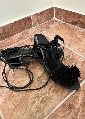 Siyah Süet Püsküllü Bohem Topuklu Ayakkabı - Görsel 3