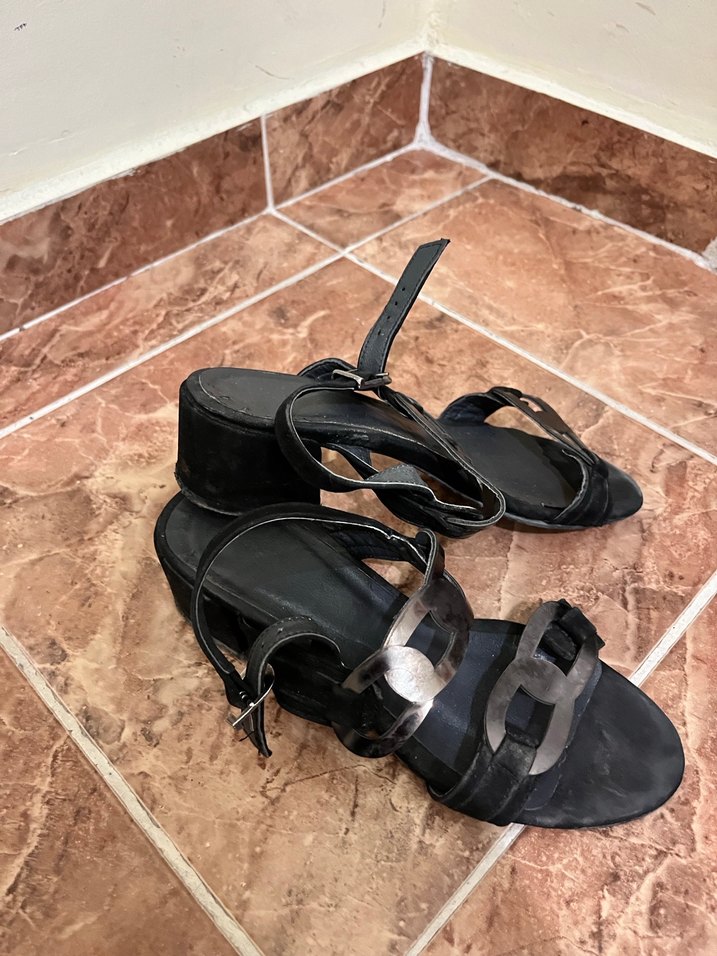 Siyah Deri Zincir Detaylı Kadın Topuklu Sandalet - Görsel 3