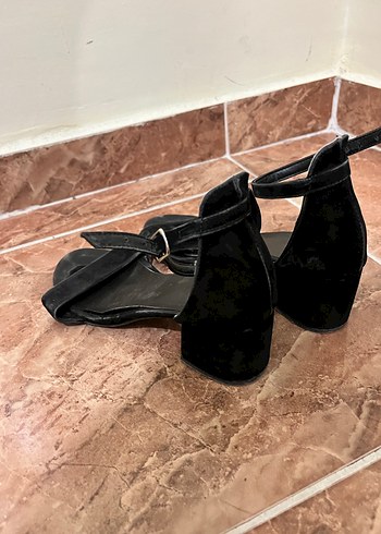 Siyah Süet Tokalı Blok Topuklu Kadın Ayakkabı - Görsel 3