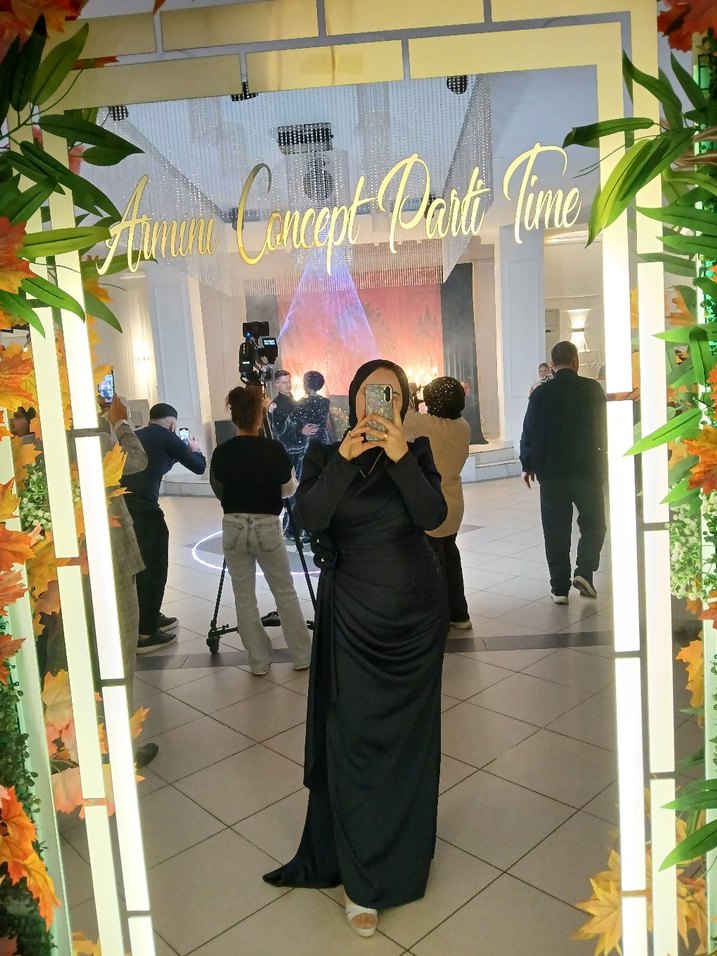 Siyah Uzun Kollu Drapeli Uzun Elbise - Görsel 2