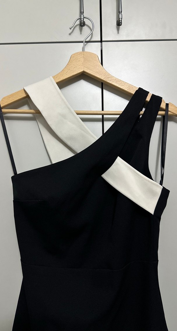 Siyah Drapeli Midi Askılı Elbise - Görsel 2