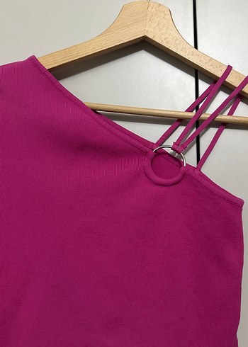 Asimetrik Tek Kollu Koyu Pembe Crop Top - Görsel 2