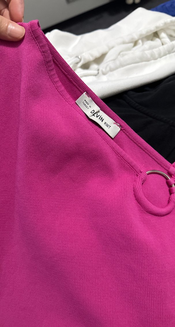 Asimetrik Tek Kollu Koyu Pembe Crop Top - Görsel 4