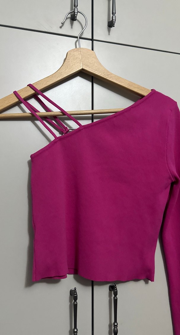 Asimetrik Tek Kollu Koyu Pembe Crop Top - Görsel 3