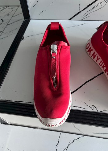 Kırmızı Fermuarlı Kadın Spor Ayakkabı DKNY