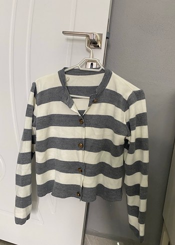 Düğmeli Gri Çizgili Kadın Hırka - Görsel 2