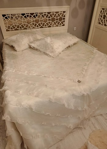 İşlemeli Beyaz Yatak Örtüsü - Görsel 5