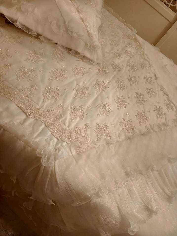 İşlemeli Beyaz Yatak Örtüsü - Görsel 4