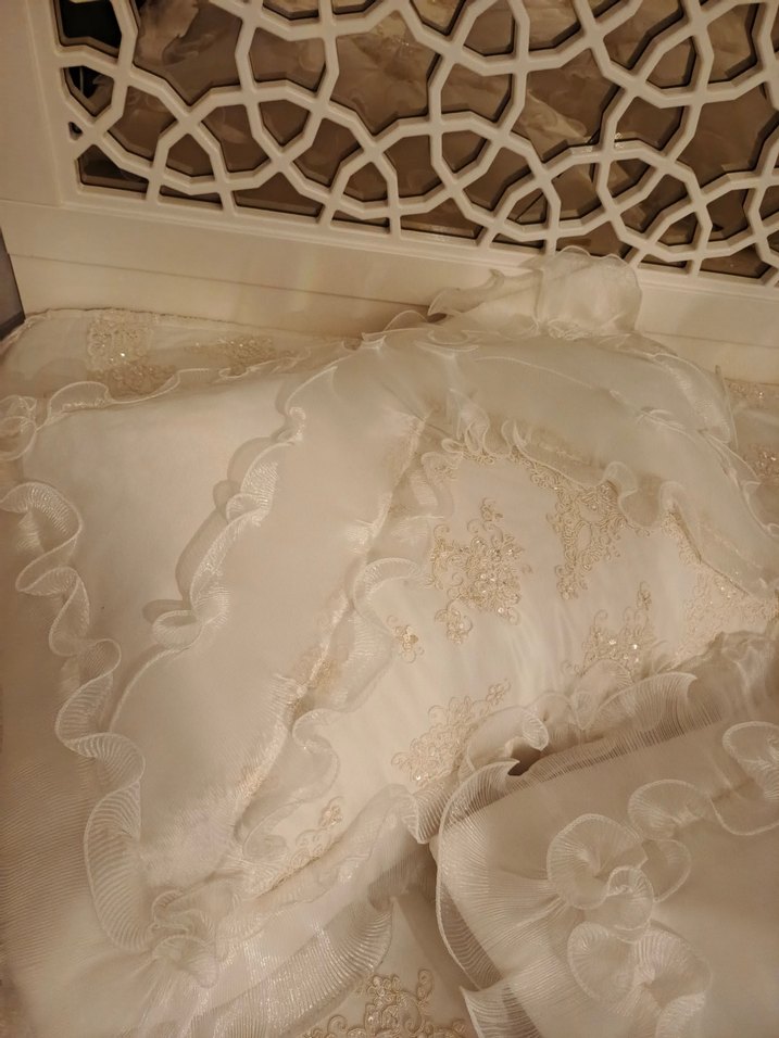 İşlemeli Beyaz Yatak Örtüsü - Görsel 3