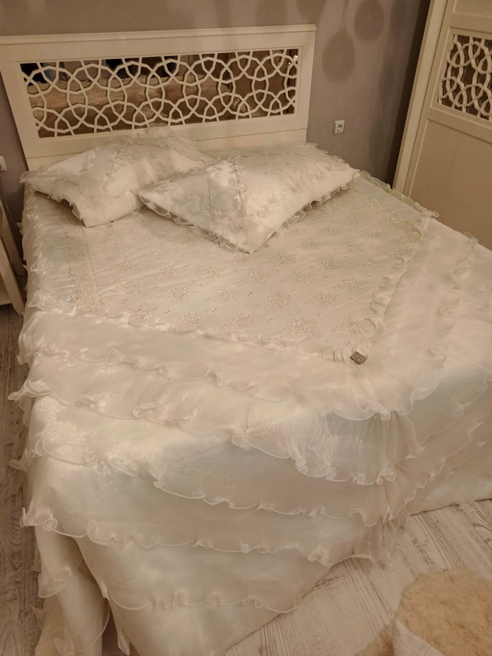 İşlemeli Beyaz Yatak Örtüsü - Görsel 5